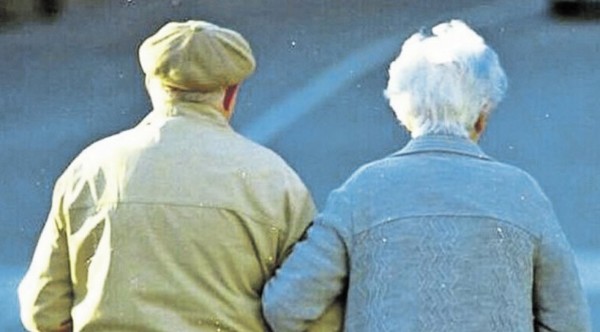 Caaguazú: Abuelitos denuncian que su hija quiere apropiarse de su casa