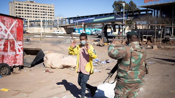 Volátil calma en Sudáfrica tras la ola de disturbios que causó 117 muertos