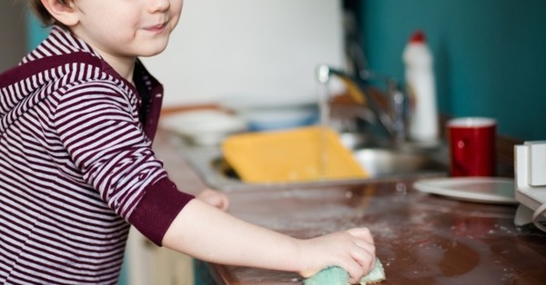 Sigue estos consejos para que tus hijos te ayuden en las tareas del hogar - C9N