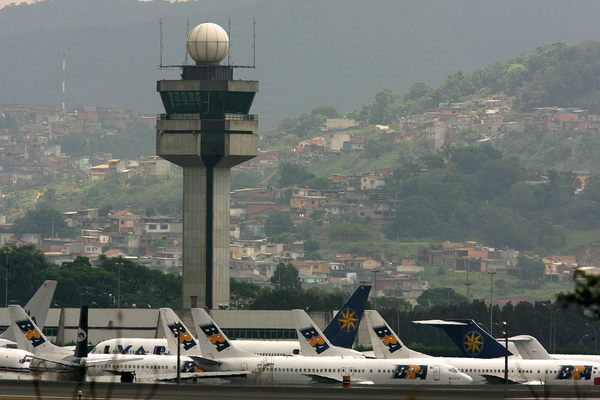 Sao Paulo recauda 4,3 millones de dólares con la concesión de 22 aeropuertos - MarketData