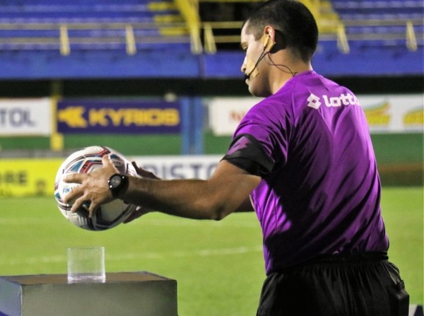Confirmados los árbitros del capítulo inicial del Clausura - APF