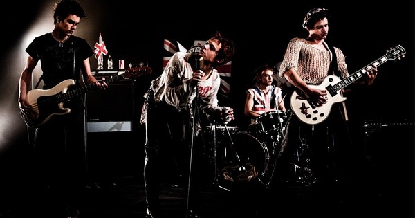 La Nación / Los Sex Pistols se enfrentan por el uso de su música en una serie de TV