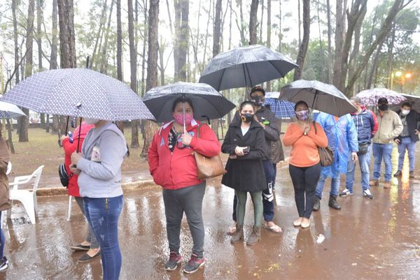 Alto Paraná supera 100.000 vacunados en medio de lluvia de quejas - ABC en el Este - ABC Color