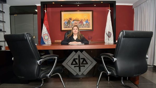 Alta distinción a la fiscala general crea malestar en la milicia