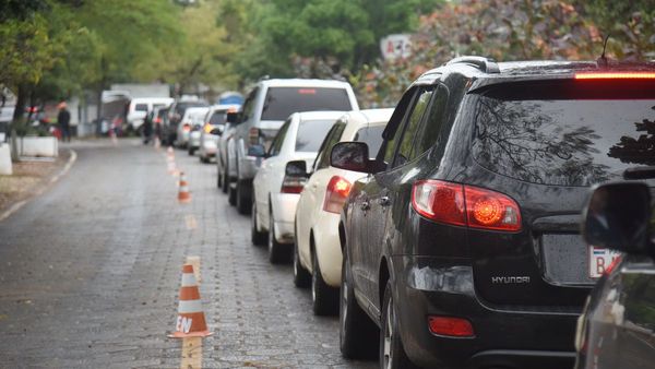 Vacunación masiva persistió ayer pese a las bajas temperaturas y a las lluvias