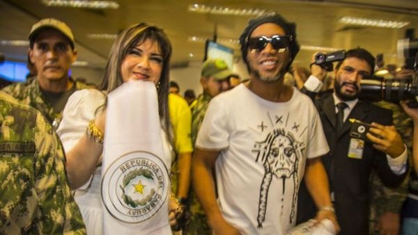 Juez reitera captura contra Dalia López en caso Ronaldinho