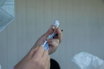 Analizan lista de patologías para vacunar a los menores