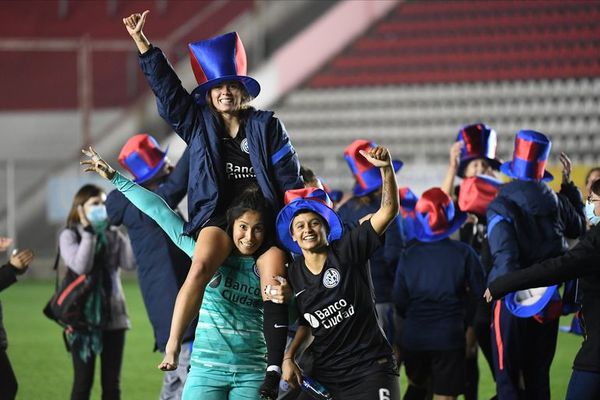 Alicia Bobadilla es campeona con San Lorenzo de Almagro en Argentina - Fútbol Internacional - ABC Color