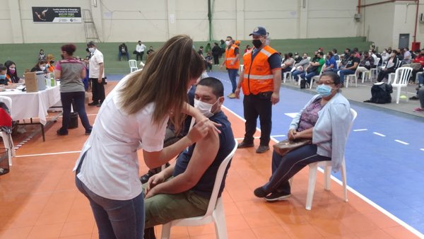 Unas 1.276.990 personas ya se vacunaron contra el Covid-19 hasta la tarde del jueves - ADN Digital