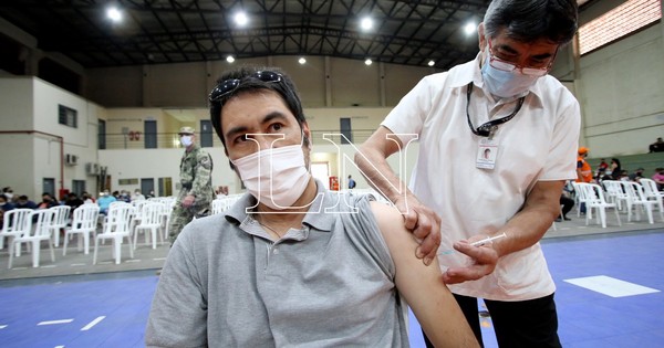 La Nación / Vacunados en el extranjero podrán recibir segunda dosis en el país