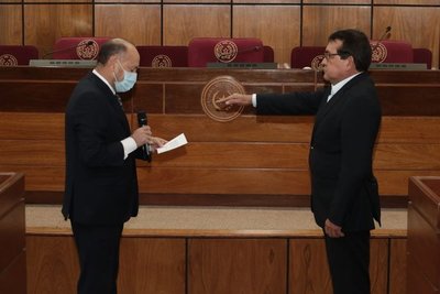 “Es la forma de trabajar de Salomón, prometer cargos”, dice senador sobre designación de Santacruz