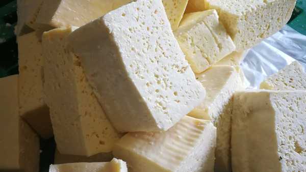 "No es conveniente consumir el queso Paraguay con agujeritos" | El Independiente