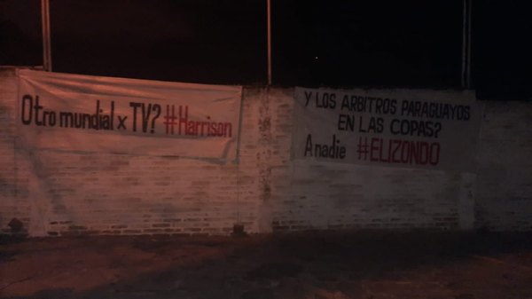 Hinchas de Cerro se tiran contra la APF: 'Elizondo nunca renunció'