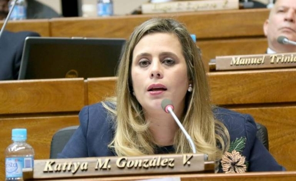 Diario HOY | Rechazan querella por difamación planteada contra la diputada Kattya González