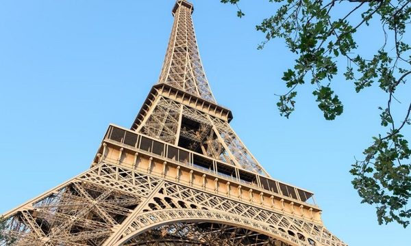 Reabren la Torre Eiffel luego de permanecer cerrada por 9 meses