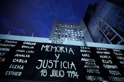 Argentina vuelve a pedir verdad y justicia tras 27 años de atentado a la AMIA