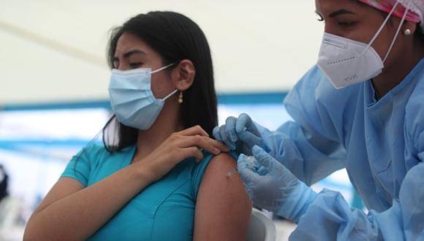Diario HOY | La vacuna china de Sinopharm crea anticuerpos al 96 %, según estudio peruano