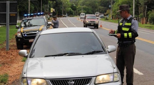 Policía Caminera multará desde hoy a quienes circulen con habilitación y registro vencido