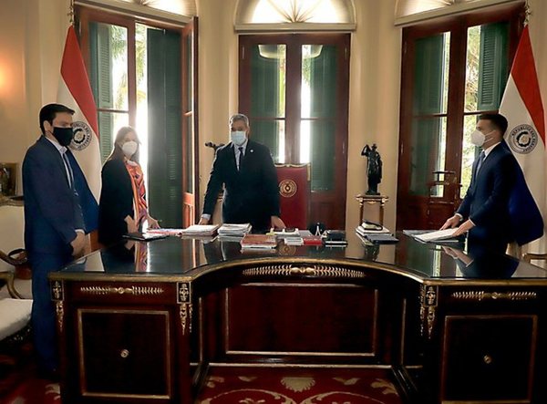 El presidente de Paraguay promulga Ley de modernización de la AFD