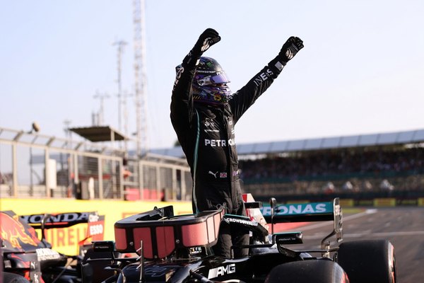 Hamilton se lleva la primera “pole sprint” en Silverstone