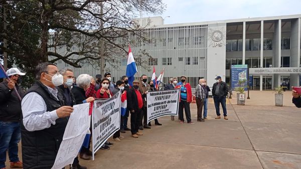 Protestan por el fallo de la Corte a favor de marinos mercantes