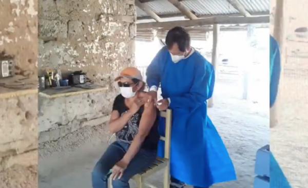 Diario HOY | Brigada de Salud Pública asiste a pobladores de Fuerte Olimpo con vacunas