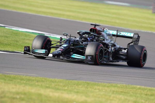 Hamilton saldrá de la ‘pole’ en la primera carrera-esprint de la F1 - Automovilismo - ABC Color