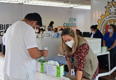 El lunes se vacunaran estudiantes de Ciencias de la Salud - Nacionales - ABC Color