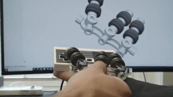 ¡Genial! Imprimen una mano robótica en 3D capaz de jugar a Super Mario Bros