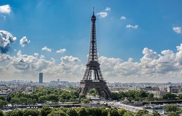 ¡La torre Eiffel volvió a recibir a turistas!