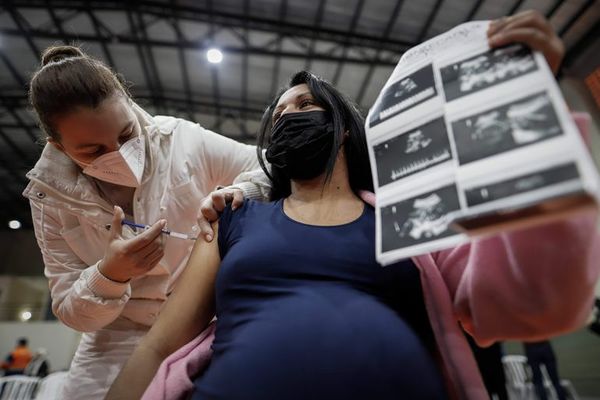 Gestantes vacunadas en UNACE recibirán segunda dosis en el Shopping Pinedo - Nacionales - ABC Color