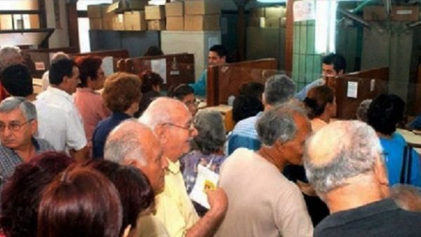 Jubilados están en pie de guerra por ley de emergencia que idea Hacienda