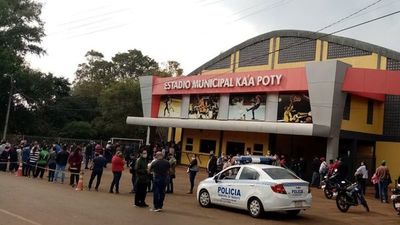 Pobladores de Colonias Unidas copan el vacunatorio anti-Covid