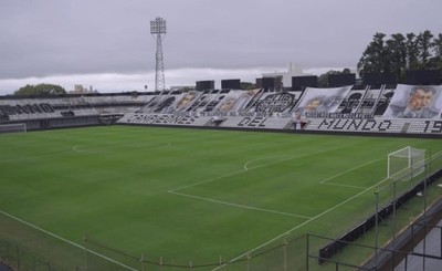 Implementarán plan piloto para retorno de hinchas a los estadios