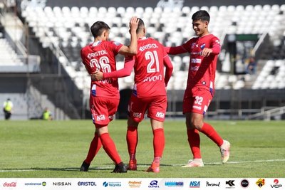 En lo que promete ser un lindo partido, el 12 de Octubre recibe a Nacional