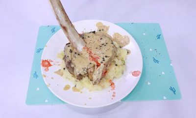 BIFE CON SALSA DE PIMIENTA Y CHAMP | Telefuturo