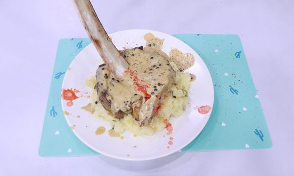 BIFE CON SALSA DE PIMIENTA Y CHAMP | Telefuturo