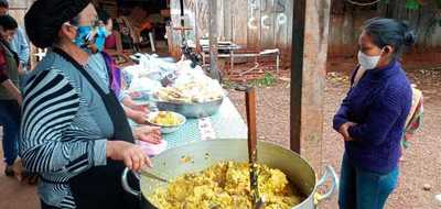 UNAE LLEGA CON ALMUERZO Y KITS DE ALIMENTOS AL B° SANTA MARÍA, SEMINARIO
