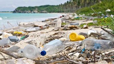 El turismo hace frente a los residuos plásticos y la contaminación