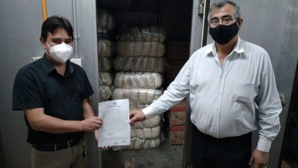 Administrador de Aduana Lic. Martin Benítez dona al Hospital Regional fardos de azúcar, aceite y sal