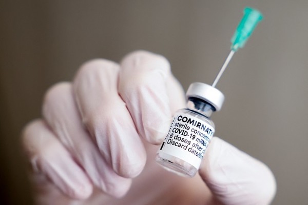Denuncian sustracción de dos frascos de la vacuna Moderna en Caacupé