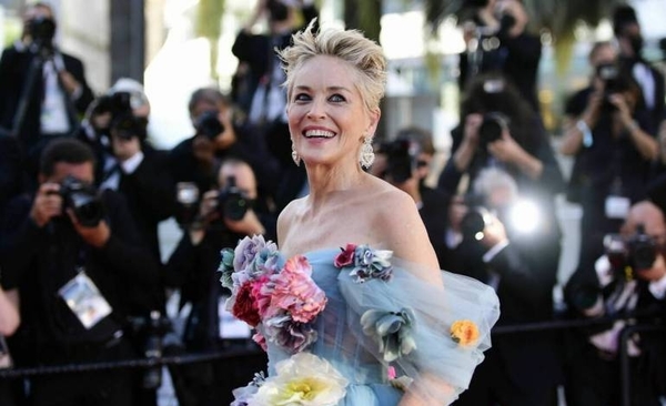 Diario HOY | Sharon Stone, comendadora de la Orden de las Artes y las Letras de Francia