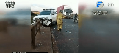 Puente en mal provoca accidente sobre el Río Tebicuarymi | Noticias Paraguay
