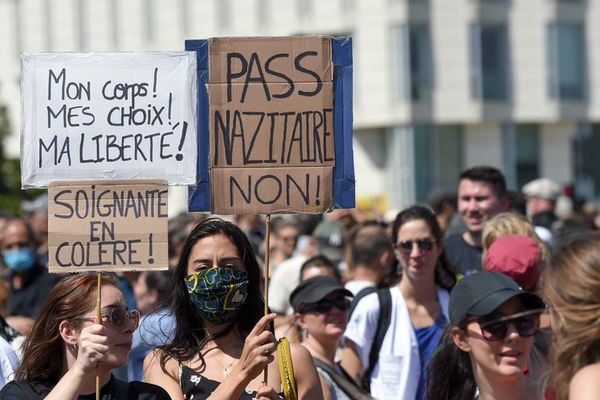 Más de 110.000 manifestantes en Francia contra la “dictadura sanitaria” - Mundo - ABC Color