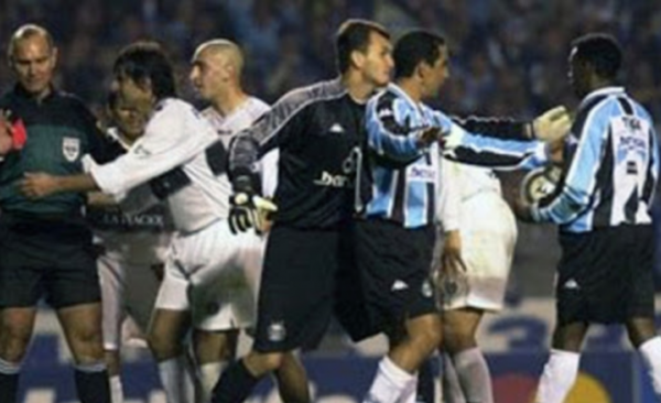 Diario HOY | Pasaron 19 años de una incidentada clasificación ante el Grêmio de Tité