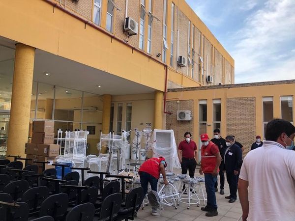 Gobernador trata de blanquearse y entrega rápidamente mobiliarios hospitalarios que “compró” de un taller mecánico, dicen - Nacionales - ABC Color