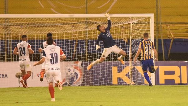 Jean, figura en su presentación en el fútbol doméstico