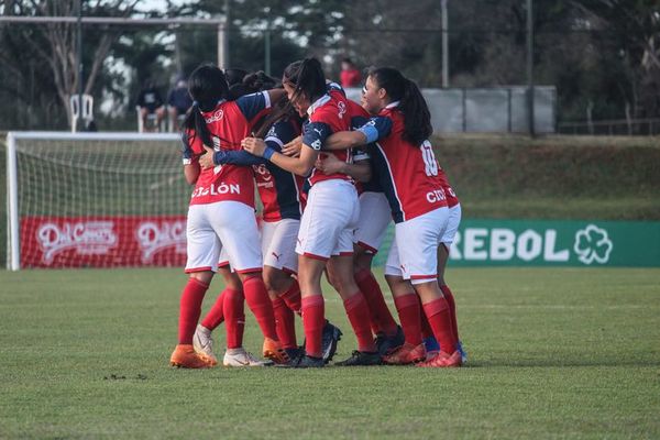 Las campeonas se adueñan de la punta - Fútbol - ABC Color