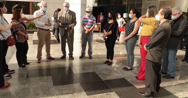 La Nación / Ley de Codehupy para suspender desalojos sería irresponsable, según presidente del Colegio de Abogados
