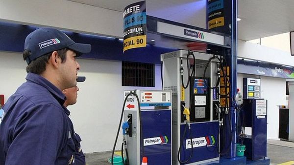 Precio del combustible se mantendría hasta diciembre, estiman desde Petropar